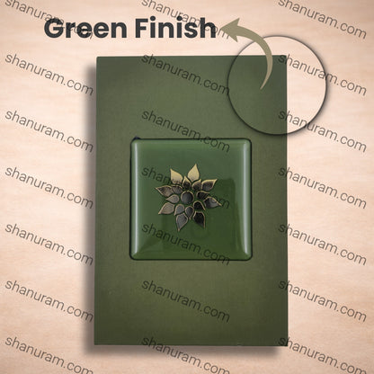 Classic Green Finish Pendant Box with Soft Cream Suede Interior