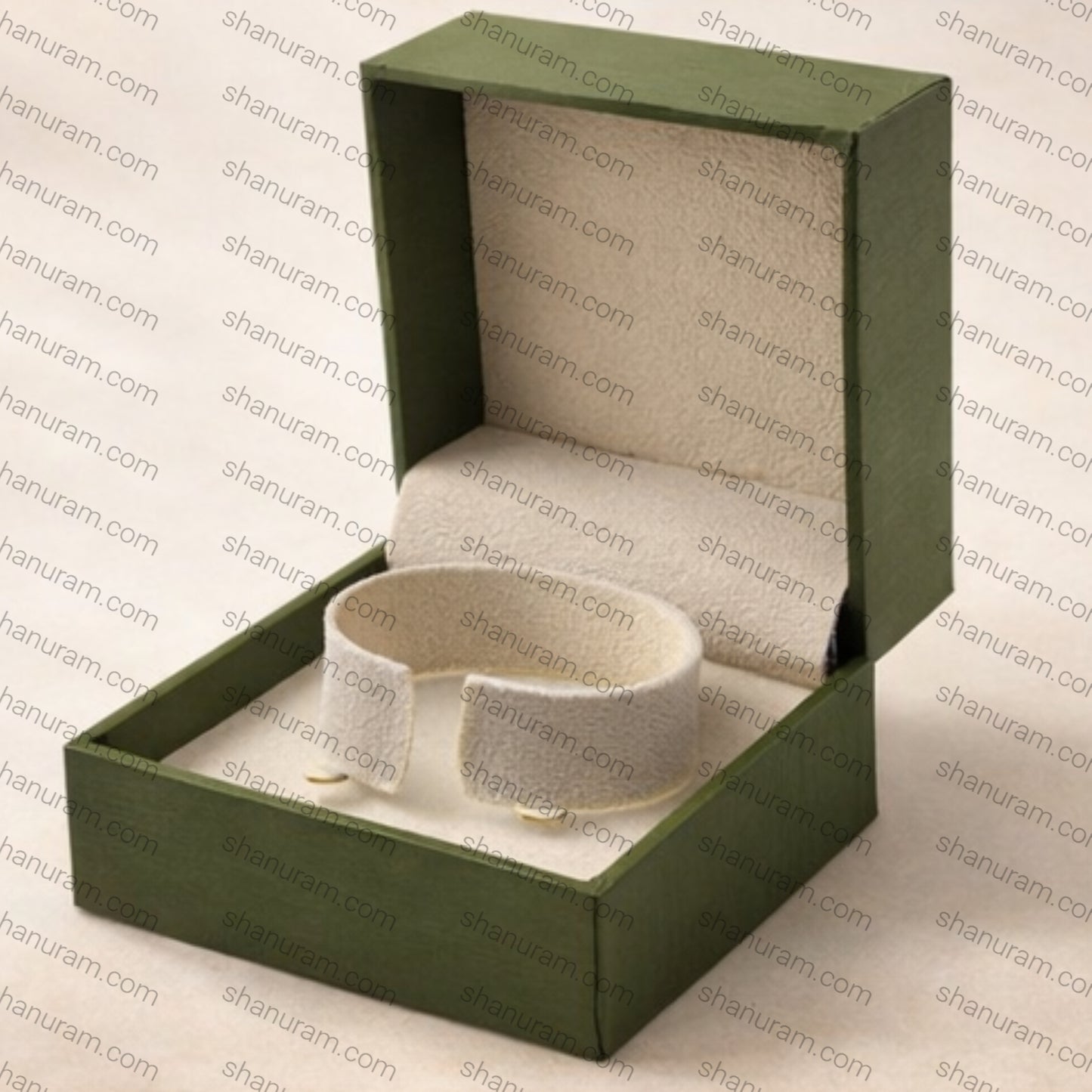 SCJ Luxury Green Single Bangle Box – Premium Velvet Jewellery Storage Box