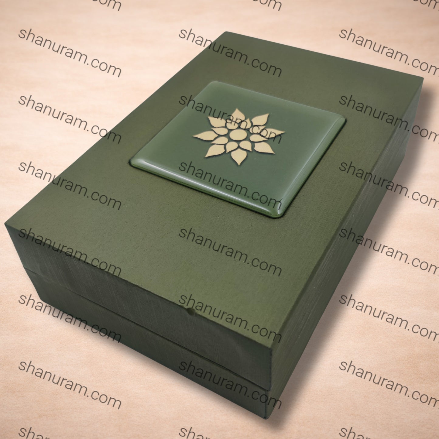 Classic Green Finish Pendant Box with Soft Cream Suede Interior