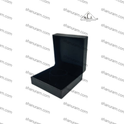 Black jewelry box on a white background with 'shanuram.com' watermark.