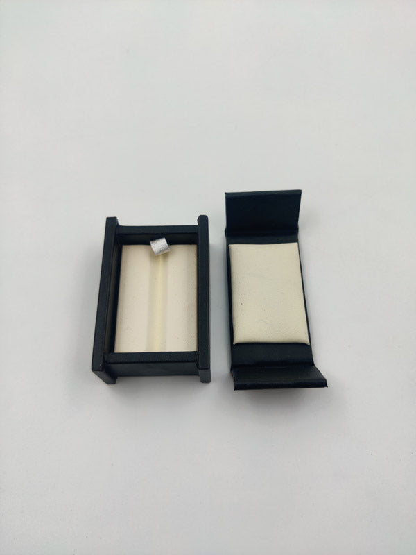 1 Line Cream Small Stone Box